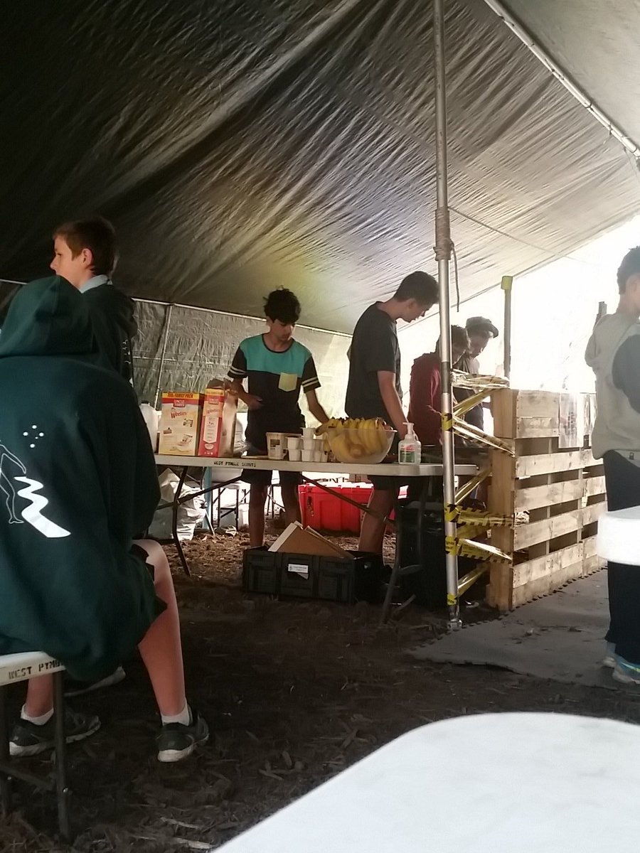 1stSailorsBay's tweet photo. Cooking of the breakfast on #SuperSaturday Visitors Day! #D623 @NSWAJ2016 https://t.co/zlcvRrYpGO