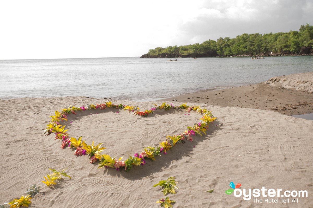 OysterHotels's tweet photo. Sending you into the weekend w/ some <3 all the way from #TiKayeResort in #StLucia! @SaintLuciaNow @VisitSaintLucia https://t.co/ZBYvVX0rIH
