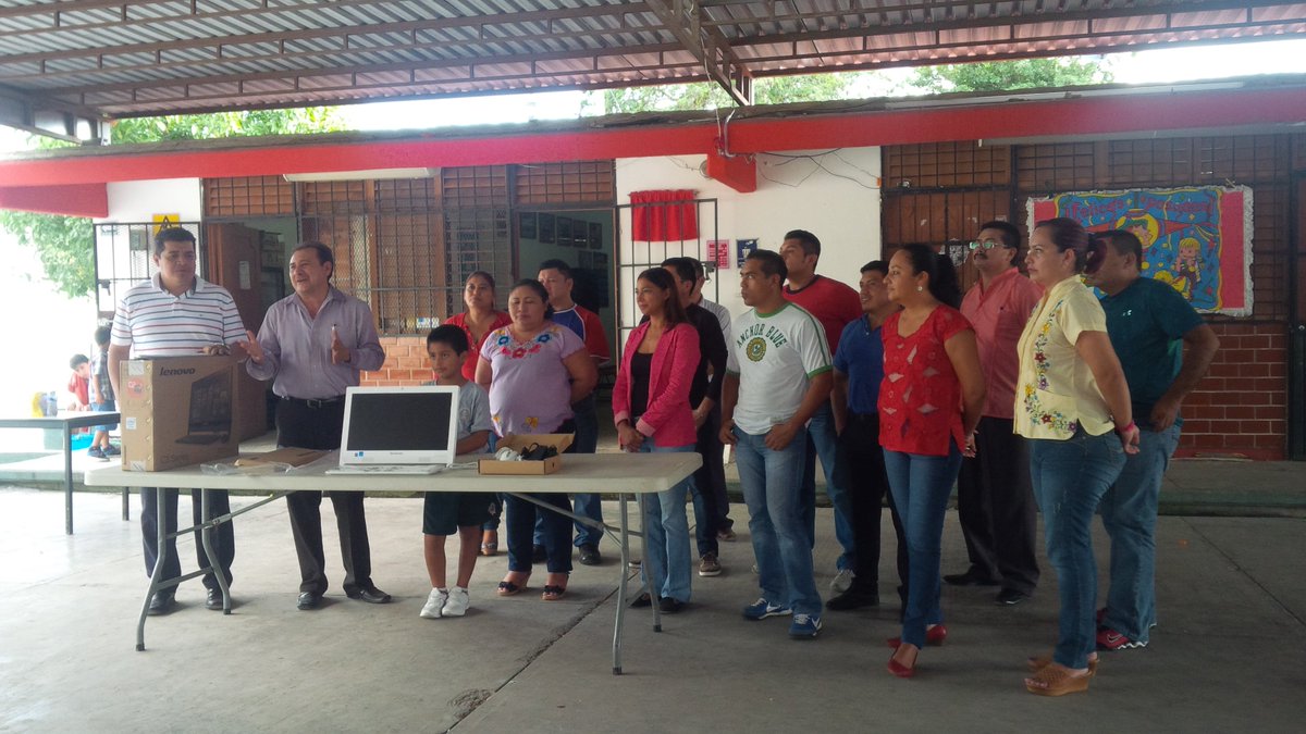 Gracias al Regidor <a href="/_ManuelTzab/">Manuel Tzab</a> y a <a href="/MarceSagrero/">Marce Sagrero</a> Directora de Educ. Mpal. del  <a href="/AytoCancun/">Ayto Benito Juárez</a> por su apoyo y presencia