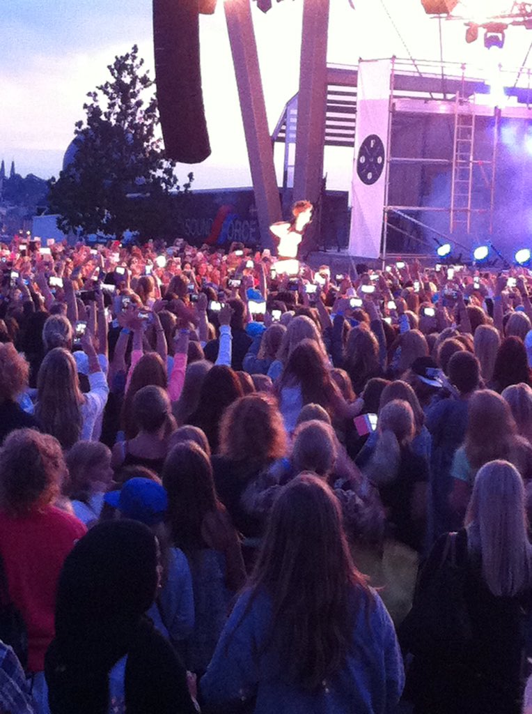 emmie_foooer's tweet photo. #FoooVertigo #FoooFamily TB ❤️ @thefooomusic SAKNAAAR🎉🎉❤️ @OmarRudberg @FelixSandman @OllyMolander @oscarenestad ❤️ https://t.co/QQuUieG6Ye