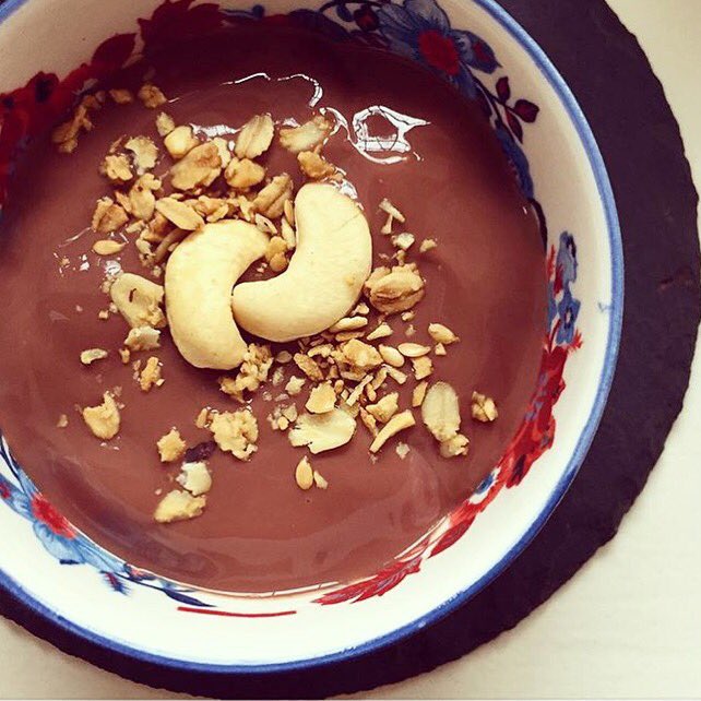 NSassyFood's tweet photo. FRIDAY NIGHT (healthy) TREATS 🙌🙋!! This is definitely one for all you chocolate-lovers out there 😍😘 #NaturallySassy https://t.co/rYdYncRscx