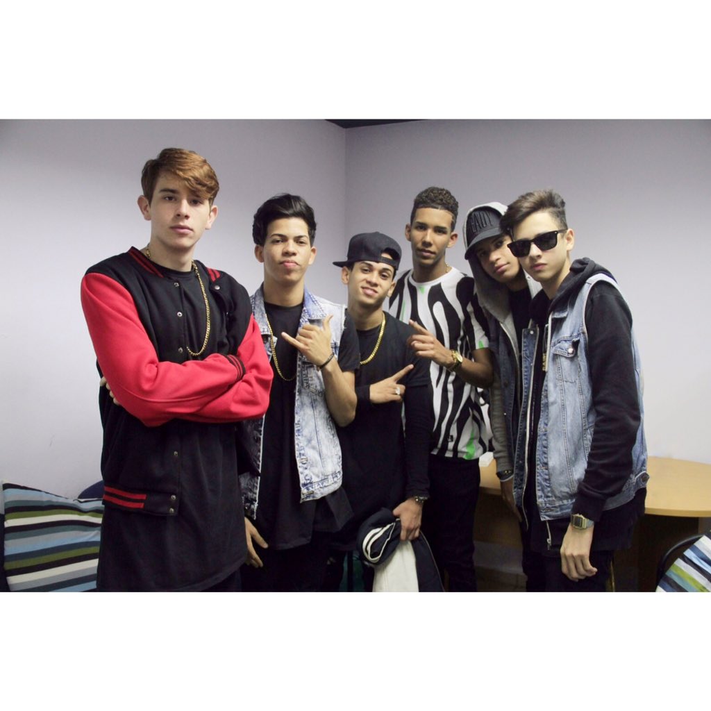 DavidMcRd's tweet photo. @LaPandillaRD #lapandillarevelaciondelaño @KNMusicRD https://t.co/BXWTczlVzU
