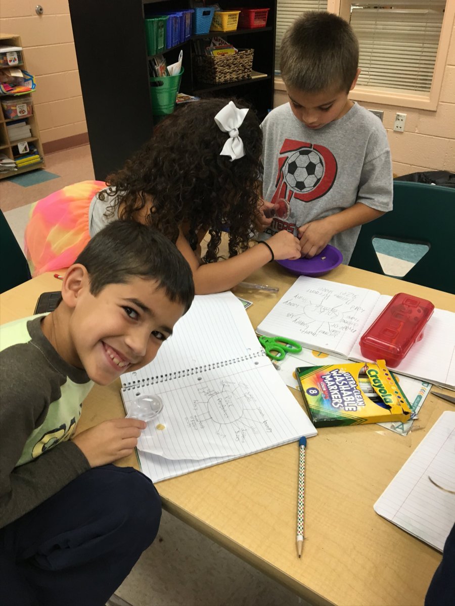 padillaheroes's tweet photo. Exploring the properties of rocks @VMEPatriots @CollierScience @amybrewster80 #2ndgraderocks #padillaheroes https://t.co/IB9KgVlsZl