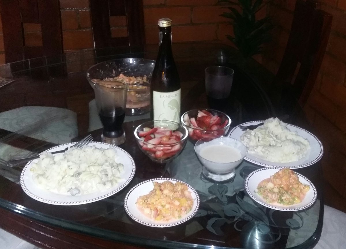 angelaycc18's tweet photo. Amandoo sus detalles #hombrequesabecocinarsemerecetodoo . ❤ https://t.co/bhdabkXRrm