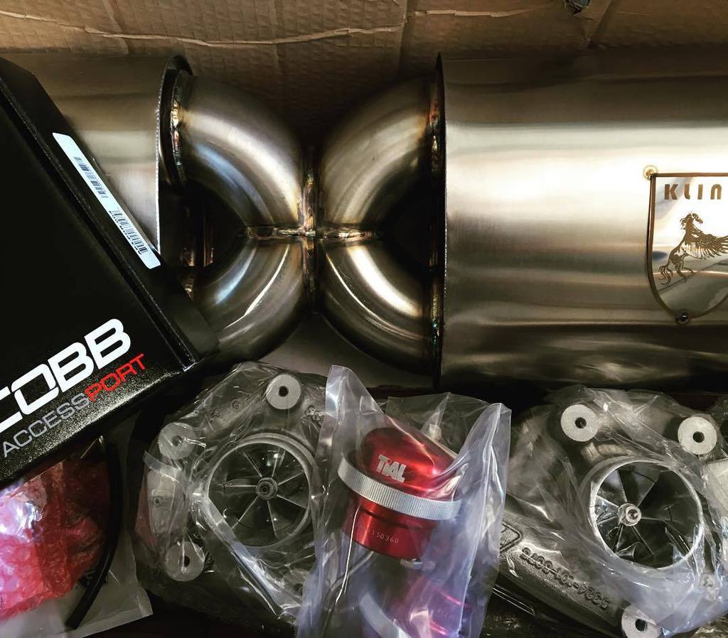OnlyCarrera's tweet photo. 996TT 600...#bydesign #Sambo #SamboTT #kline #PorscheTurbo #996TT #996turbo #billetturbos #exhaust #powerkit #tials… https://t.co/N0Nyakn4us