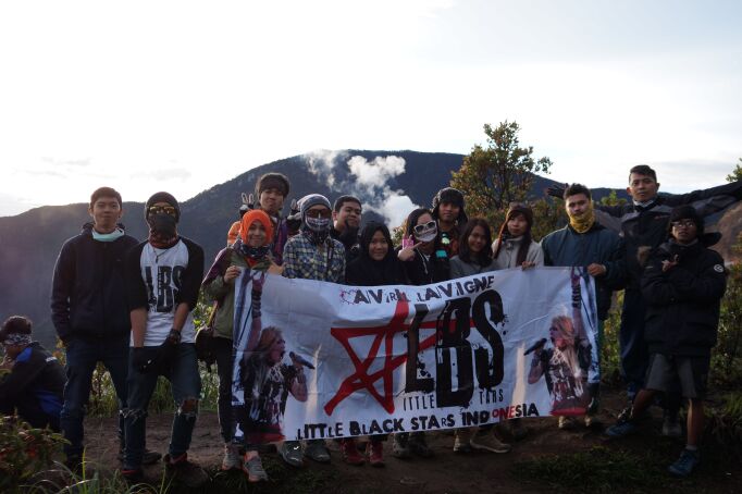 LBSFoundationID's tweet photo. We are LittleBlackStars Indonesia \m/ https://t.co/Kofj77rktg