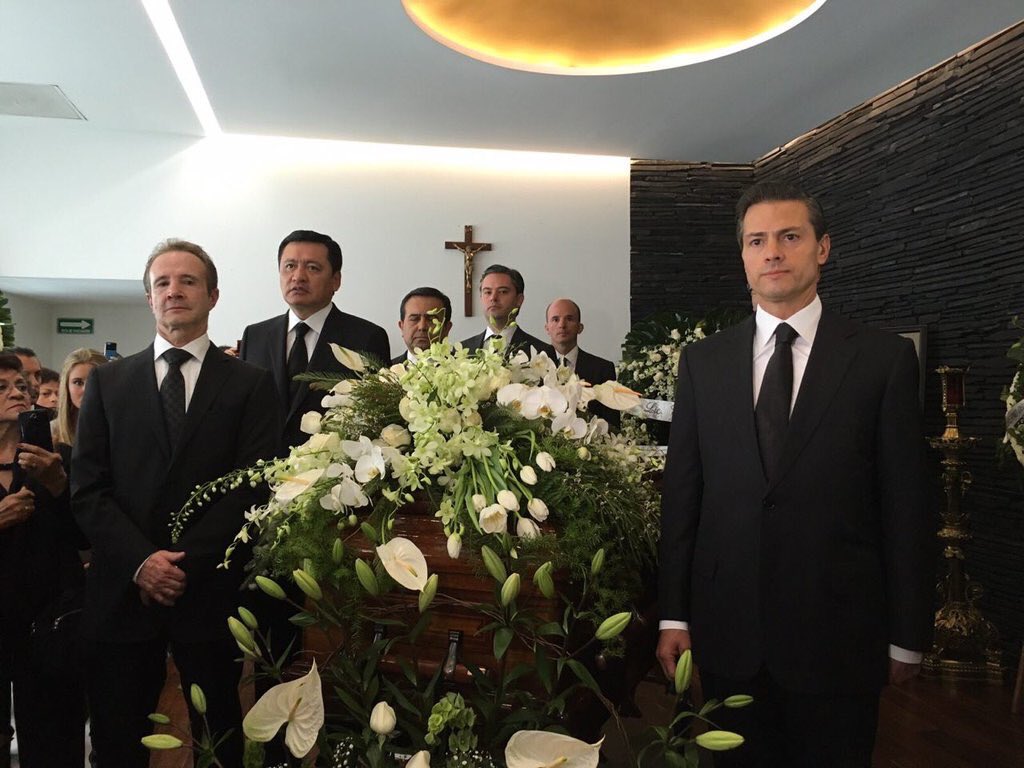 Hace guardia de honor EPN en funeral de Gamboa Pascoe - CYOdtnHUEAEuWV1