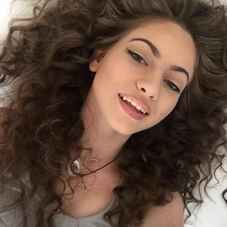 LolBnny's tweet photo. My homie asked me why i like white girls, I said " I don't, I like Dytto fine ass " 😍😍 y'all Jesus blessed her genes https://t.co/FfWN8puCvi