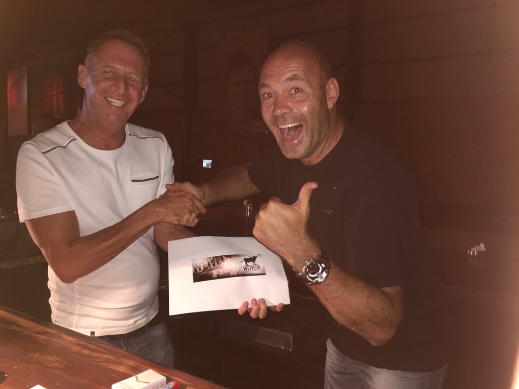 albert_pixelpro's tweet image. En dar kry ek toe my VIP status 👏👏👏@Weiveld en ek dare @huisgenoot  om dit te RT.. Of @rooi_rose #jullesallie