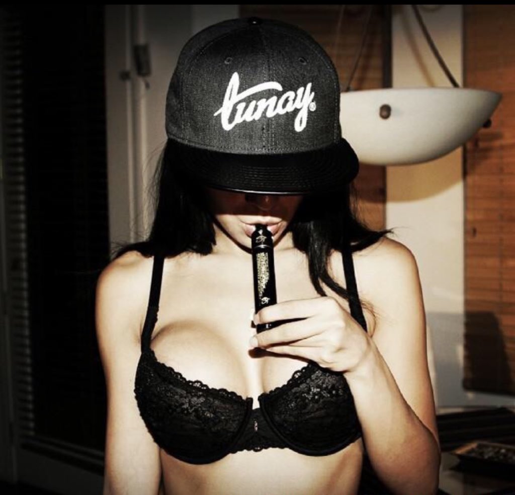 vape_babes__'s tweet photo. #vape #vapelife #vaping #vapebabes #vapeporn https://t.co/xR0sFHFHmb