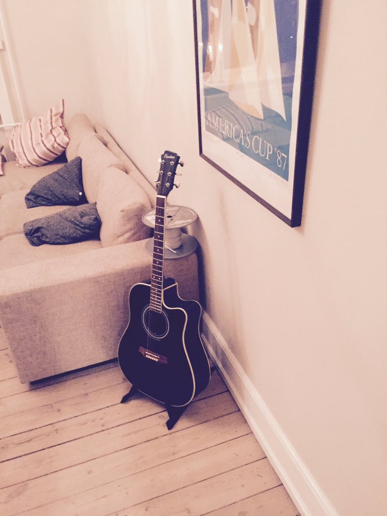 Time for a few tunes #newguitar #AmericasCup