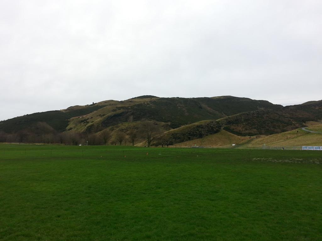 onYourMarkP's tweet photo. Course photos from Great Edinburgh XC race in Scotland. #TeamUSA https://t.co/IFdvYnVExp