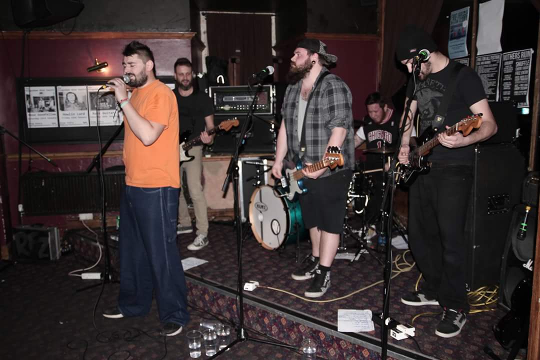 Whatisrfz's tweet photo. Gig @ the stag and hounds ! https://t.co/Xxzx1lUkdQ