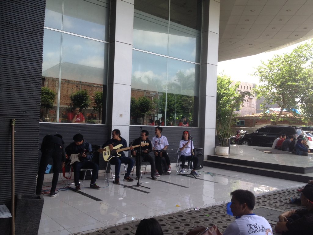 asmik_asia's tweet photo. Acara @MCA_Asia thanks telah di beri kesempatan untuk mengisi acaranya! https://t.co/Tv45S6WDK6