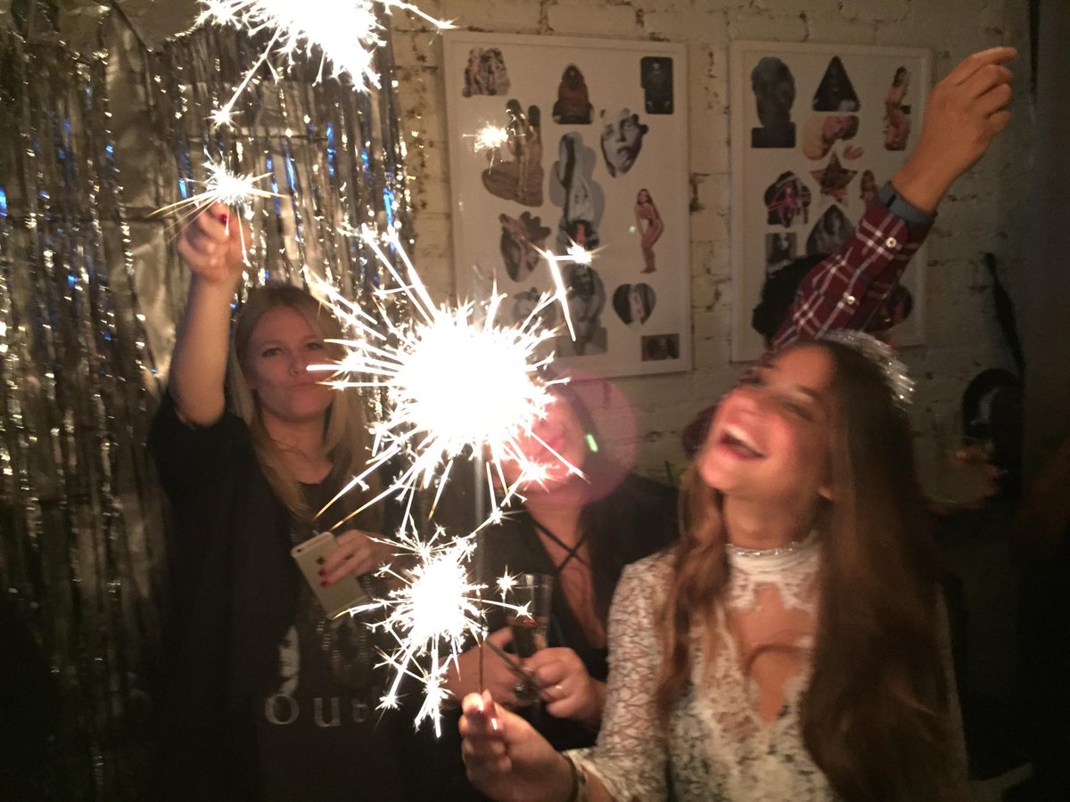 Settle into the New Year with <a href="/142Sullivan/">142 Sullivan</a>.<a href="/sarahgillet/">Sarah Gillet</a> <a href="/daniellelasorsa/">danielle</a> @alexakayle7 #Hello2016 #HappyNewYear