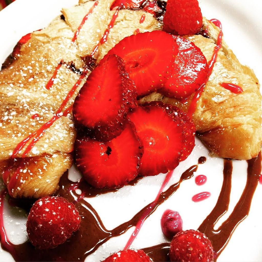 caochocolates's tweet photo. How about breakfast at Cao's tomorrow?  We open at 10 come hungry! #chocolate #chocolateshop #desserts #darkchocola… https://t.co/GnBy6924IQ