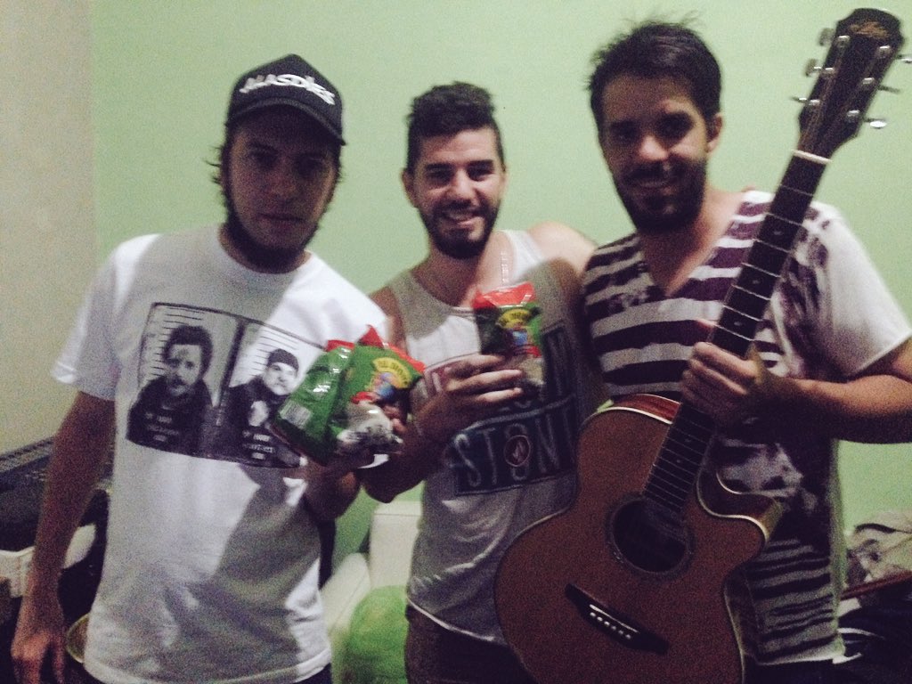 SaavedraSeba's tweet photo. Todo listo con @achualasdies y @ChechoPotoca para el #AcusticSAC de esta noche.
Los esperamos. https://t.co/izxXXtT4Mj
