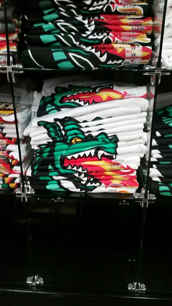 SnoozysUAB's tweet photo. Pop quiz - is this one shirt or several? #CreativeFolding https://t.co/5ZnaKec4yT