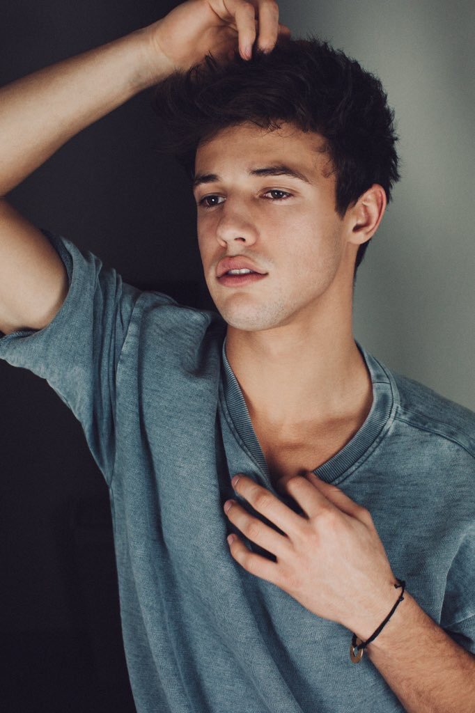 vodkawithjacob's tweet photo. CAMS NEW PHOTOSHOOT I DONT EVEN KNOW WHAT TO DO WITH MYSELF https://t.co/3el309ttsq