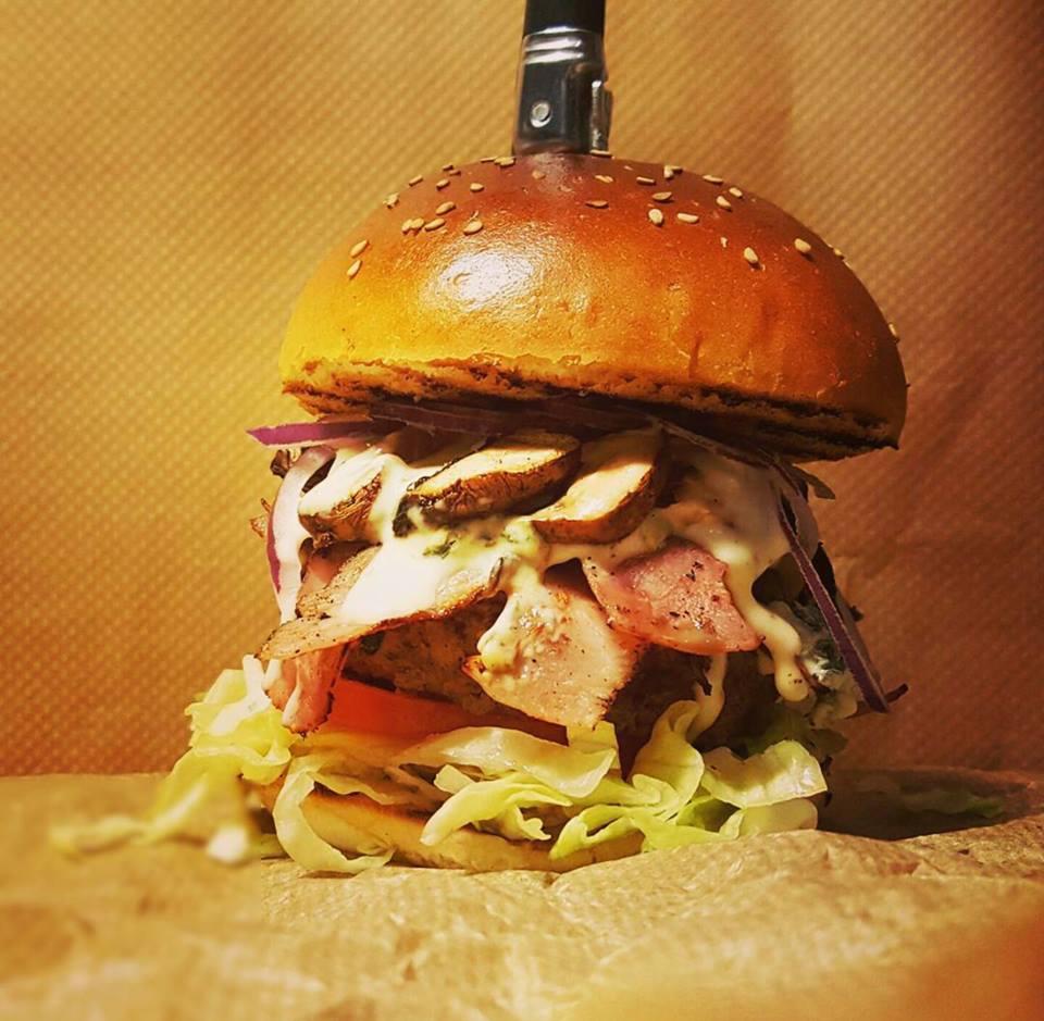 HEY JOHNNY With delicious mushrooms, ham, blue cheese and homemade smoked mayonnaise..Hurry up!!