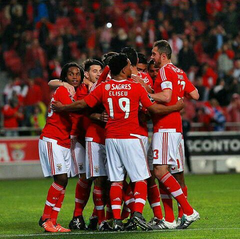 OCovinhazz's tweet photo. Meus Grandes Guerreiros ❤😍👊
#SLB #NaVitória #NaDerrota #ParaSempre #SemMuitosPapos #MaiorDePortugal #MaiorDoMundo https://t.co/50cAOXdQfH