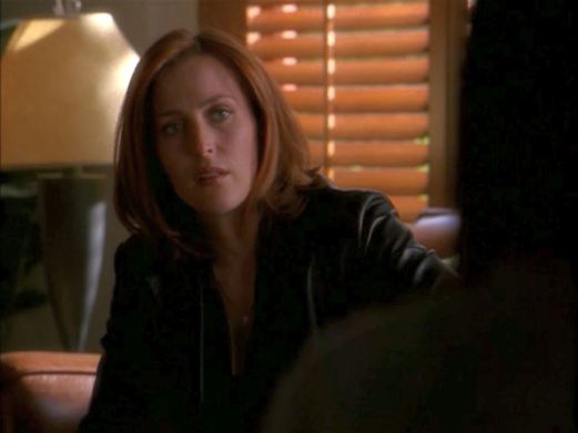 JolinarSG1's tweet photo. Another little gem of S9 - Scully in leather. #ScullyFIF #XFRewatchNIHT2 https://t.co/2LiHvHX7vk