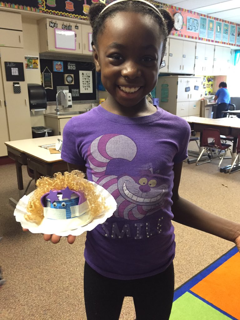 BrooksGH2's tweet photo. 2nd graders @GlacierHills had a successful first LightBulb Lab. Robots, catapults, airplanes, and much much more. https://t.co/wj5YnDhbMA