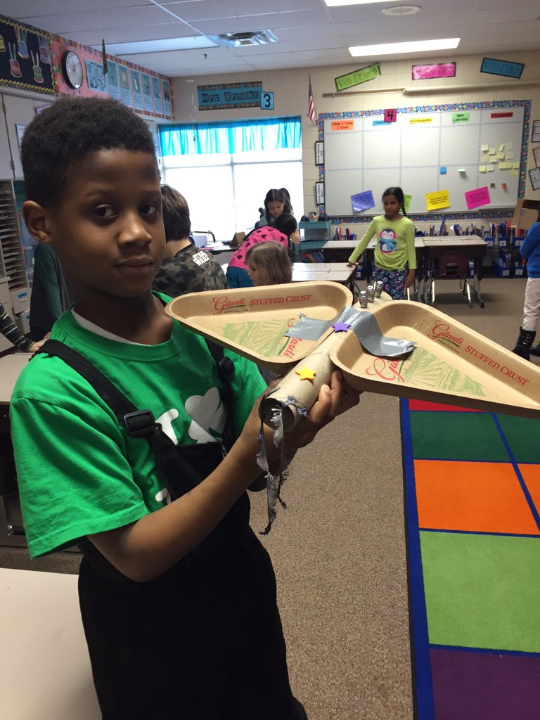 BrooksGH2's tweet photo. 2nd graders @GlacierHills had a successful first LightBulb Lab. Robots, catapults, airplanes, and much much more. https://t.co/wj5YnDhbMA