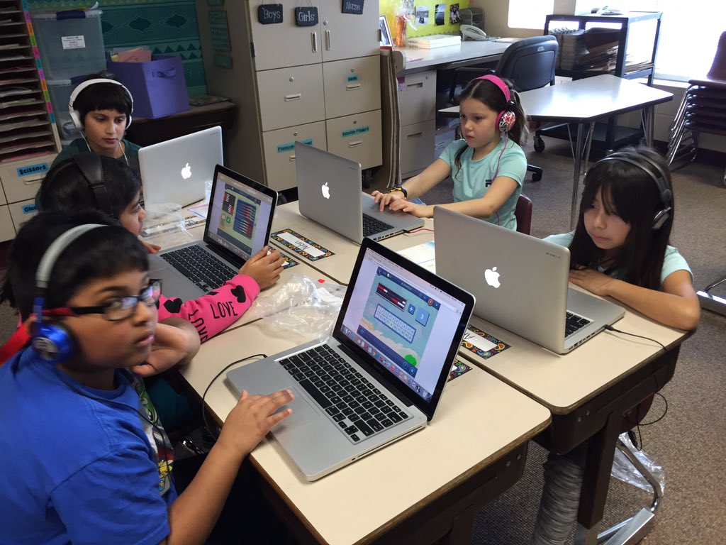 BrooksGH2's tweet photo. 2nd graders @GlacierHills will be dreaming of @DreamBox_Learn over the weekend https://t.co/C7rBBc1gZV