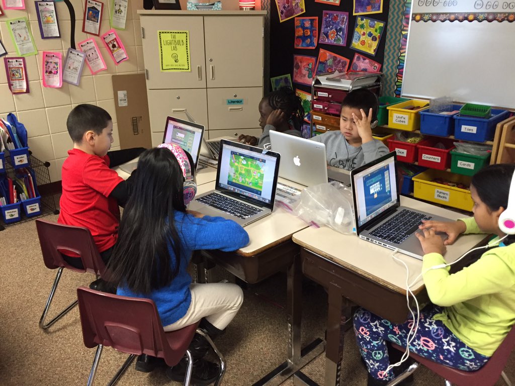 BrooksGH2's tweet photo. 2nd graders @GlacierHills will be dreaming of @DreamBox_Learn over the weekend https://t.co/C7rBBc1gZV