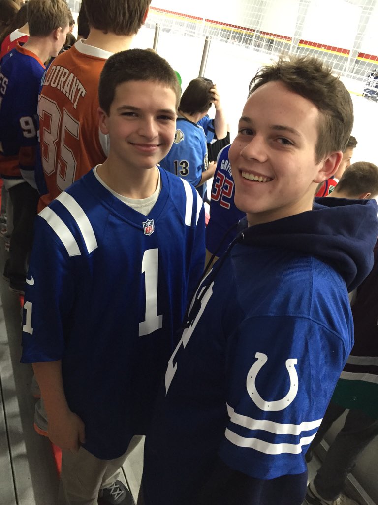 brockmoments's tweet photo. Colts jerseys to the hockey game #brooooock #justiiiin https://t.co/SyULczuQHm