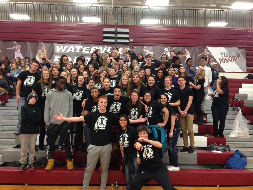 Exit46Sports's tweet photo. Hartford at Watervliet!! The Tribe is ready!...lets do this #ganggreen https://t.co/s0QwJpO6G2