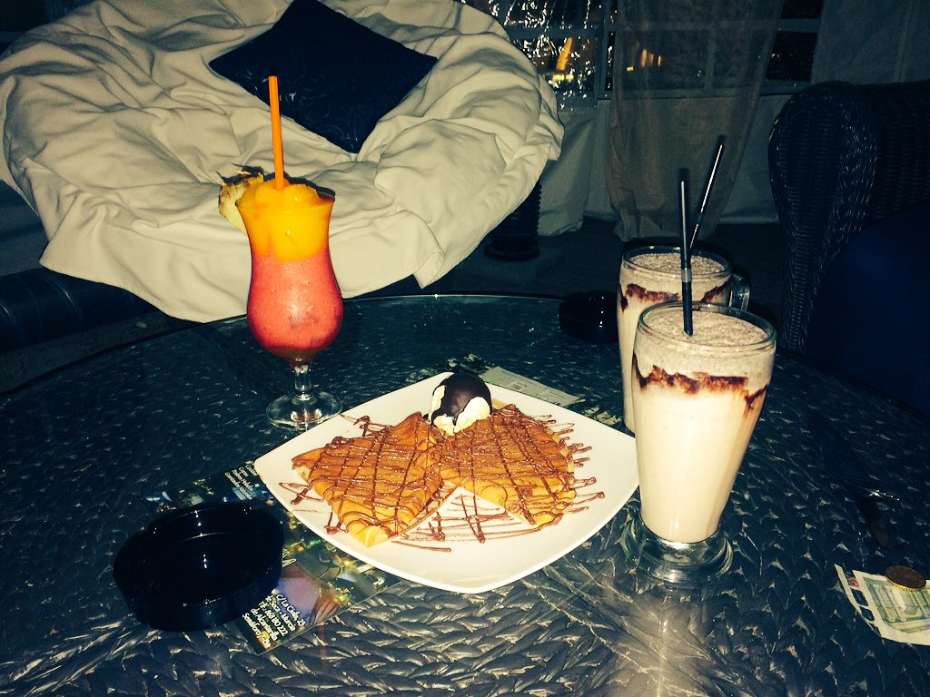 fruitty_loops's tweet photo. Ole nuestro pelo @cristtina2402 @elenadg95 ❤️ #Aztekum https://t.co/w7aoODYG8K