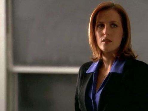 JolinarSG1's tweet photo. There's no way I'd be able to concentrate in class if Scully was my teacher 😍 #ScullyFIF #XFRewatchDaemonicus https://t.co/fqPyt1nzAC