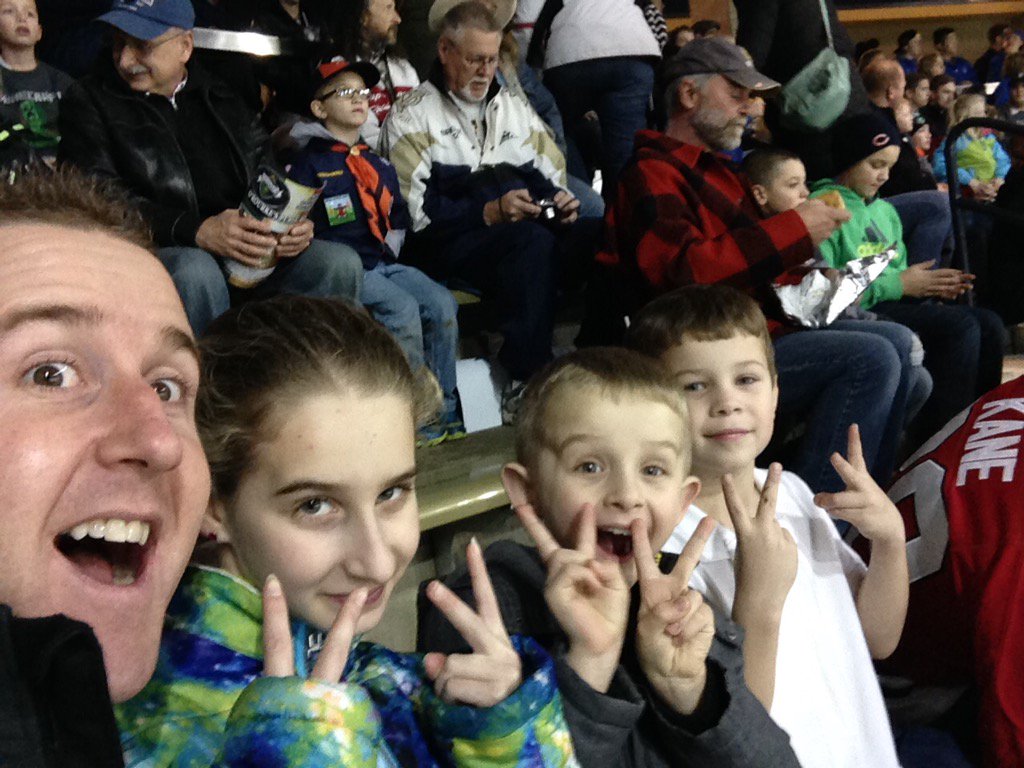 caseymartin's tweet photo. Great night for Hockey#IrishVision https://t.co/KeQGK0MEzK