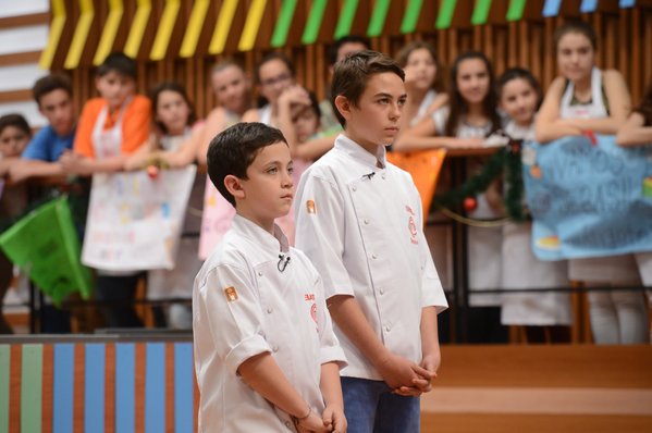 ciudad_magazine's tweet photo. AHORA Empezó la final de #MasterChefJunior2 ¿Quién querés que sea el ganador, Uziel o Sebastián? https://t.co/ZaFeKW2asp