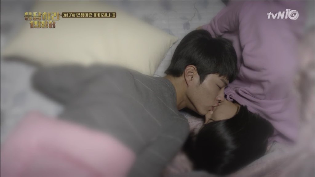 Korseries's tweet photo. เมื่อคืน #Reply1988 Ep.17 ทำเรตติ้งเฉลี่ยอยู่ที่ 16.5% และสูงสุดที่ 20% แซงช่องใหญ่ๆไปแล้วค่า👏🏻🎉 https://t.co/RuOefy0F4l