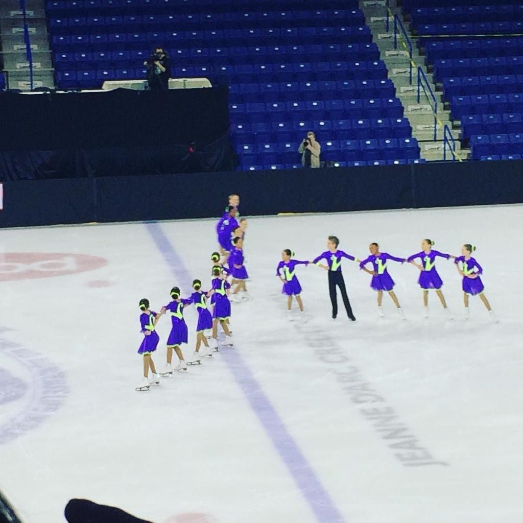 DCEDGEsynchro's tweet photo. Our Chocolatiers are here to skate in candy style
#DCEDGE #colonialclassic2016 #preliminaryred by dcedgesynchro https://t.co/Zm4gt34La3