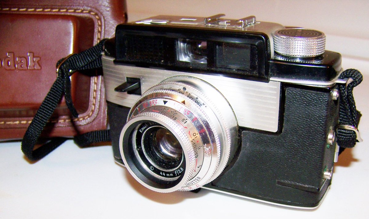 AntiquesAtl's tweet photo. Vintage Kodak Signet 50 Camera, Kodak Ektanar 44mm f/2.8 lens, Leather … https://t.co/sIMFlpPEFC #LeatherCameraCase https://t.co/FS7mlxzTUr