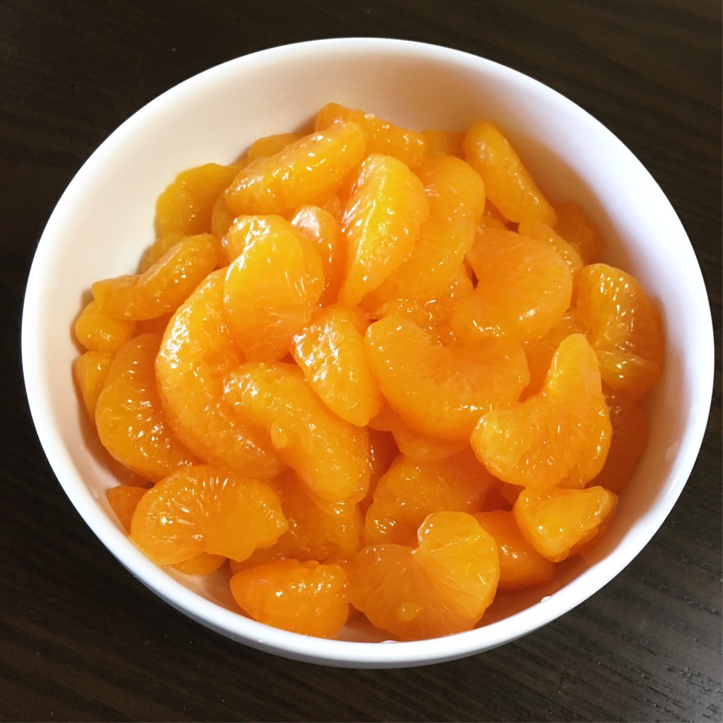 エイチ 毒舌ドクター 連載中 離乳食用みかんの薄皮剥きが凄い面倒で剥き方調べたらこれ感動した 鍋に水500mlあたりクエン酸100gを入れて60 70 をキープ そこに外皮剥いて一房ずつにしたみかんを入れて時々ゆっくりかき混ぜて30 40分放置で皮が