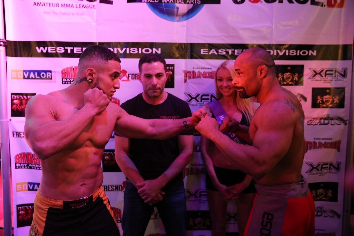 HarrahsSoCal's tweet photo. ... and in the blue corner! #HarrahsSoCal #FSLeague #MMA @fighterssource https://t.co/GTthsxQKxX