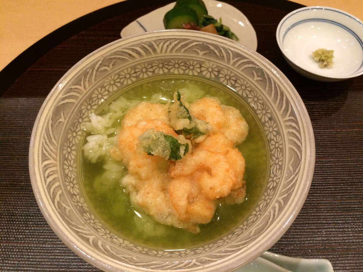 naniwaya's tweet photo. 以前にいただいた天ぷら屋さんでの〆の天茶。
三島茶碗と煎茶、かき揚げ天ぷらの色のバランスが絶妙。 https://t.co/vvF9jTbrC9