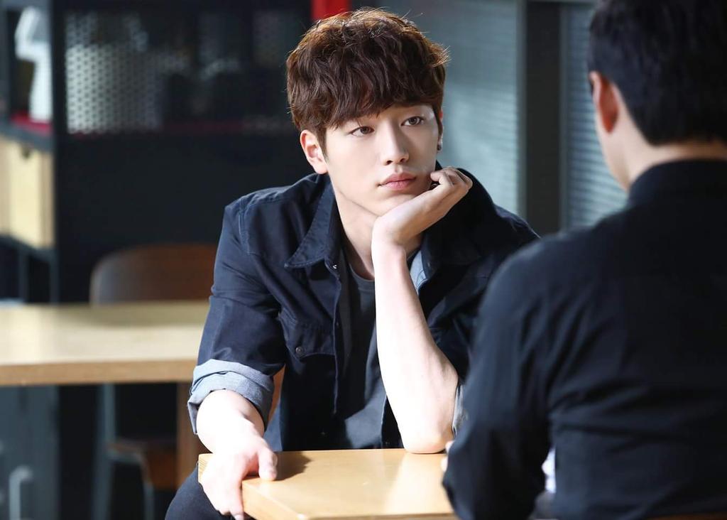 CYQ7UzdVAAAQPDU.jpg:orig