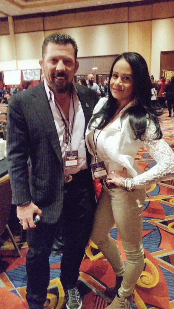 MMAChic7's tweet photo. Great night bck in the press box w @patmiletich great to see you old friend #mma #ces @CESMMA https://t.co/rQi6w8LwpW