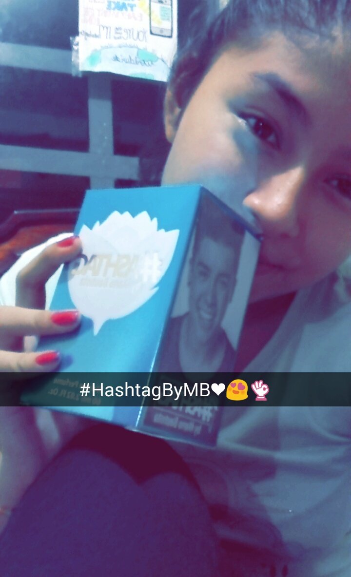 AryZavala_'s tweet photo. @mariobautista_ Me encanto😍 huele riquisimo😌 me enamore💕😍 #HashtagByMB💓 tardó en llegar pero valió la pena esperar💋🌚 https://t.co/VQcr2ESDBp
