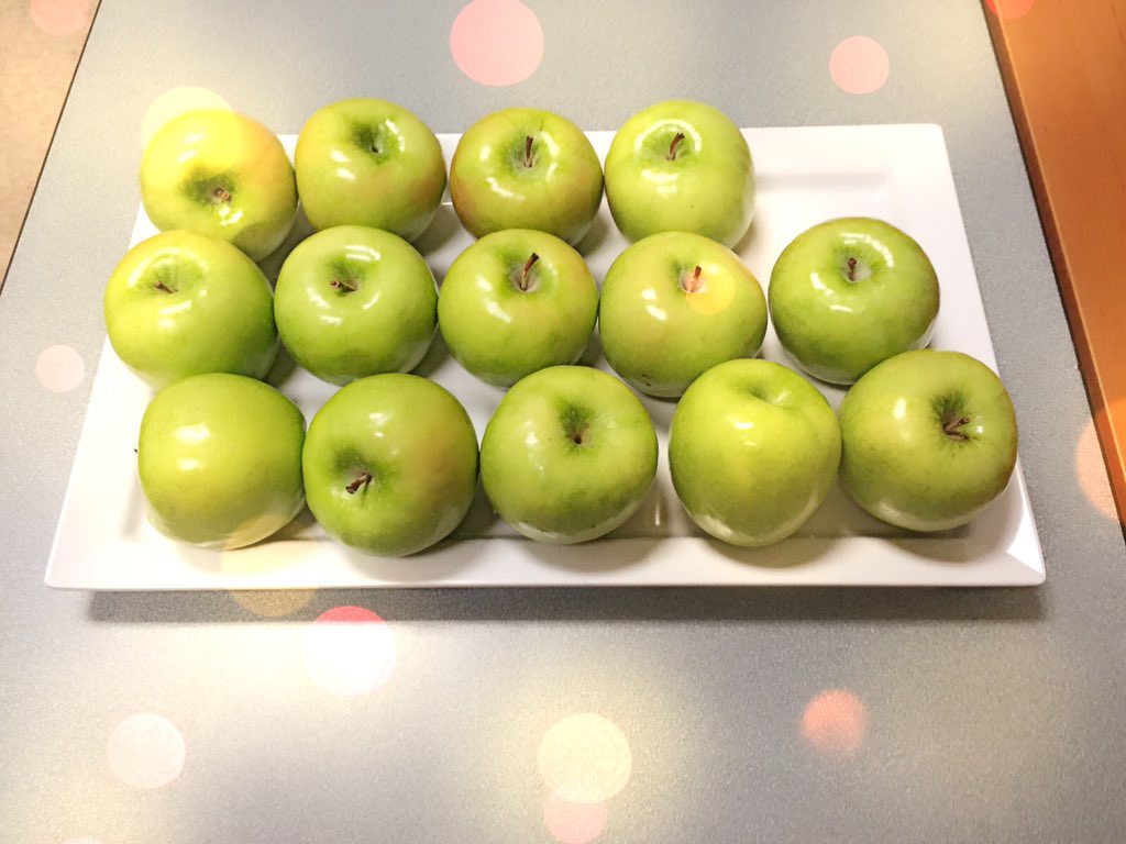 bananenfreiheit's tweet photo. Serving #GreenApples for #GreenFriday at #TDJasperAve #htww1 #LEIoftheTiger #AnAppleADay https://t.co/7DsPsboIr4