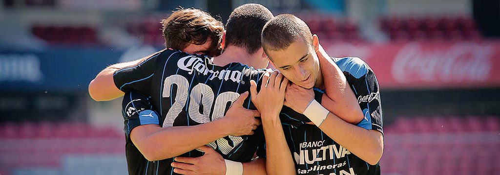 JerryGalindo16's tweet photo. Todo lo que puede provocar el fútbol ¿qué somos? #GallosBlancos #Sub20 @ClubQueretaroFB https://t.co/WobgELRmAN