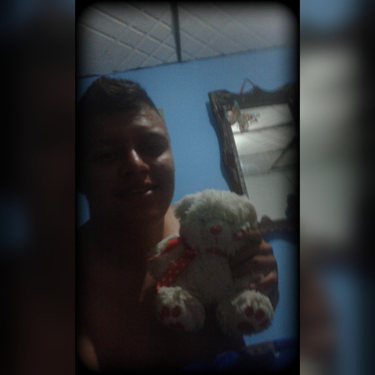 FelipePuerta3's tweet photo. Cuando abrazo este osito en las noches pienso que estoy con ella  aunque se que ya no lo estoy 😢😢😢 https://t.co/t6bkODRBZg