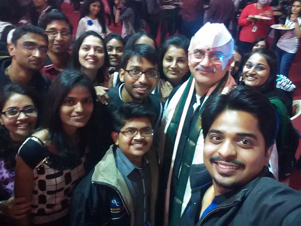 pramod1792's tweet image. 'Cloud Pariwaar' selfie with CEO @anandesh @Persistentsys #selfiewithceo #pulse2015