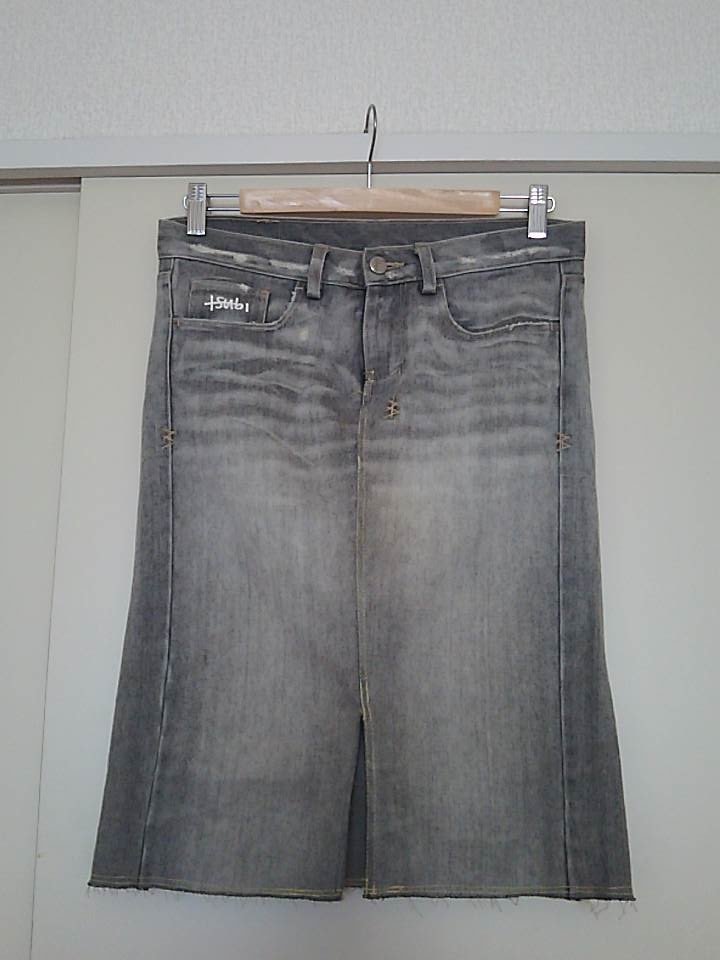 k_canicama's tweet photo. ジーンズから👖スカートスカート👗にリメイクしてみた。(*’ω’ノノ゙☆パチパチ
しかし3時間もかかった・・・疲れた。
#リメイク #デニム #tsubi https://t.co/vGnwwLqhOk